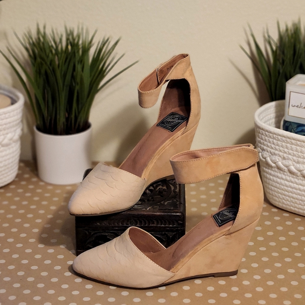 Vintage by Jeffrey Campbell Tatum Leather Reptile Embosses Pointed Toe Wedge